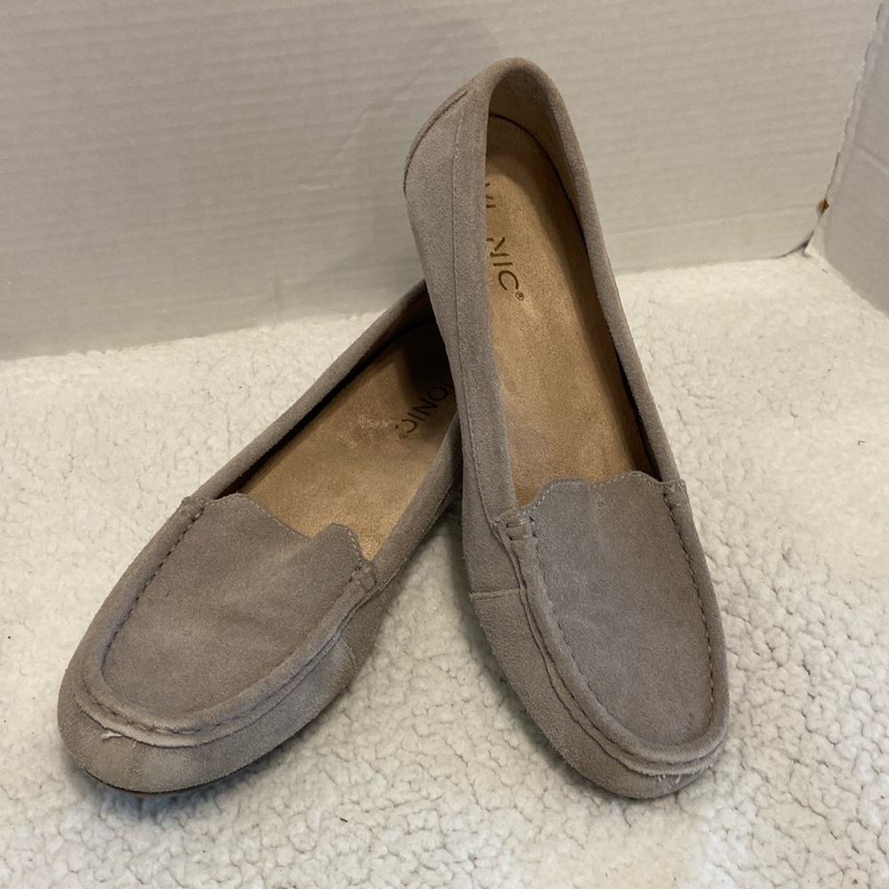 Vionic Womens Debbie Suede Loafers Slip On Shoes Comfort Flat Arch Size 8.5